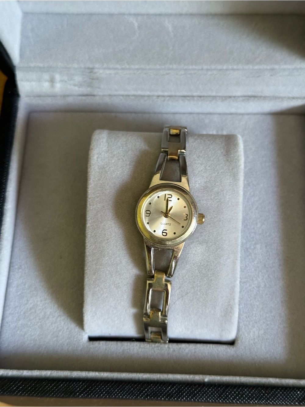 Vintage 1980S Two Tone Bezel Silver And Gold Link Watch Ladies 7 Inches